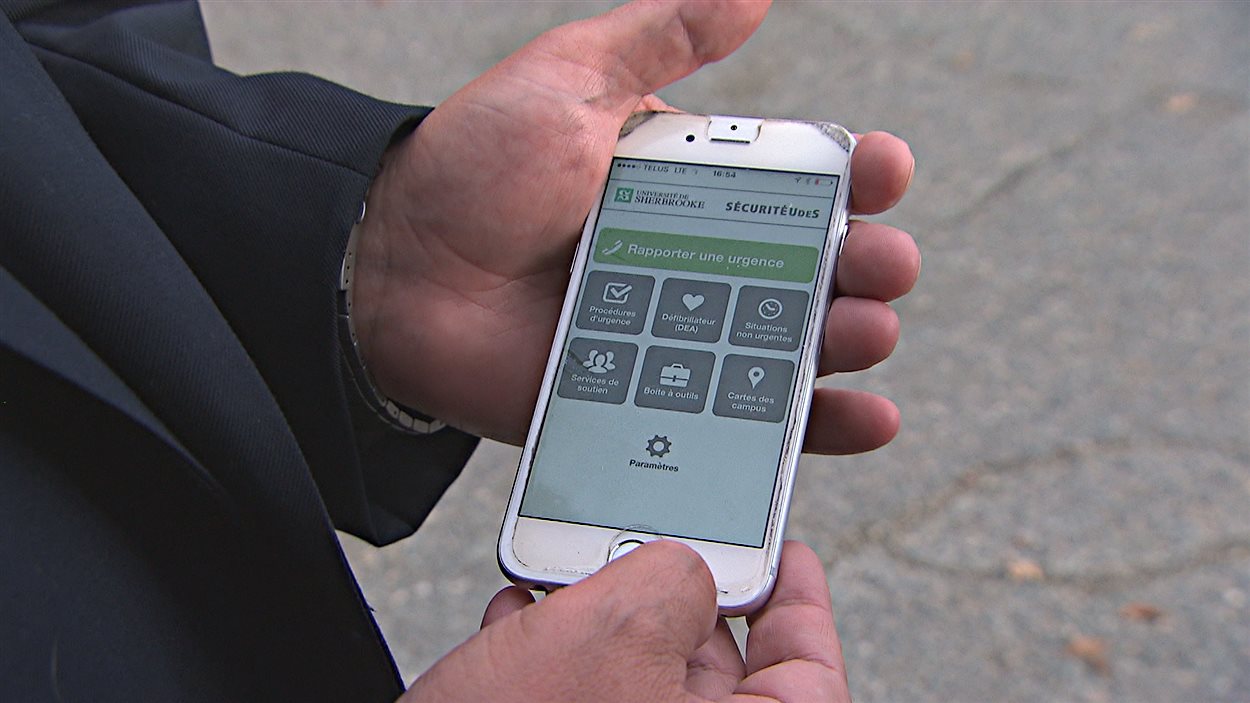 L'application Sécurité-UdeS sur un téléphone mobile L'application Sécurité-UdeS sur un téléphone mobile