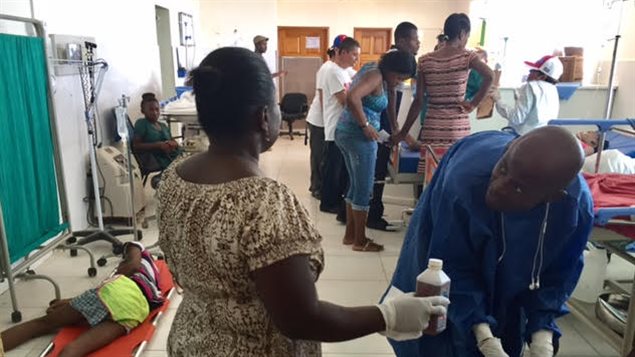 Le personnel de l'hôpital de Jérémie est débordé. Il n'y a qu'un seul médecin. Le personnel de l'hôpital de Jérémie est débordé. Il n'y a qu'un seul médecin.