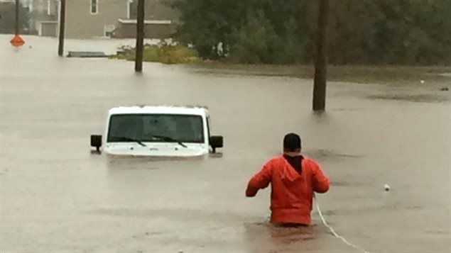 Des pluies torrentielles ont causé des inondations importantes à Sydney, au Cap-Breton. Cette photo a été prise sur la rue Cabot. Des pluies torrentielles ont causé des inondations importantes à Sydney, au Cap-Breton. Cette photo a été prise sur la rue Cabot.