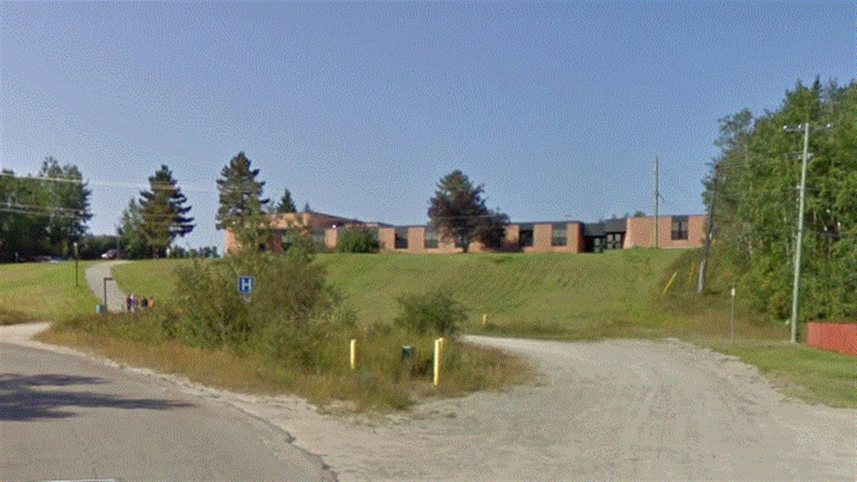 Chapleau l'école anglaise fermée aujourd'hui alors que la PPO enquête