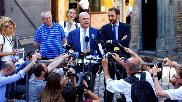 Les journalistes italiens Gianluigi Nuzzi et Emiliano Fittipaldi Les journalistes italiens Gianluigi Nuzzi et Emiliano Fittipaldi