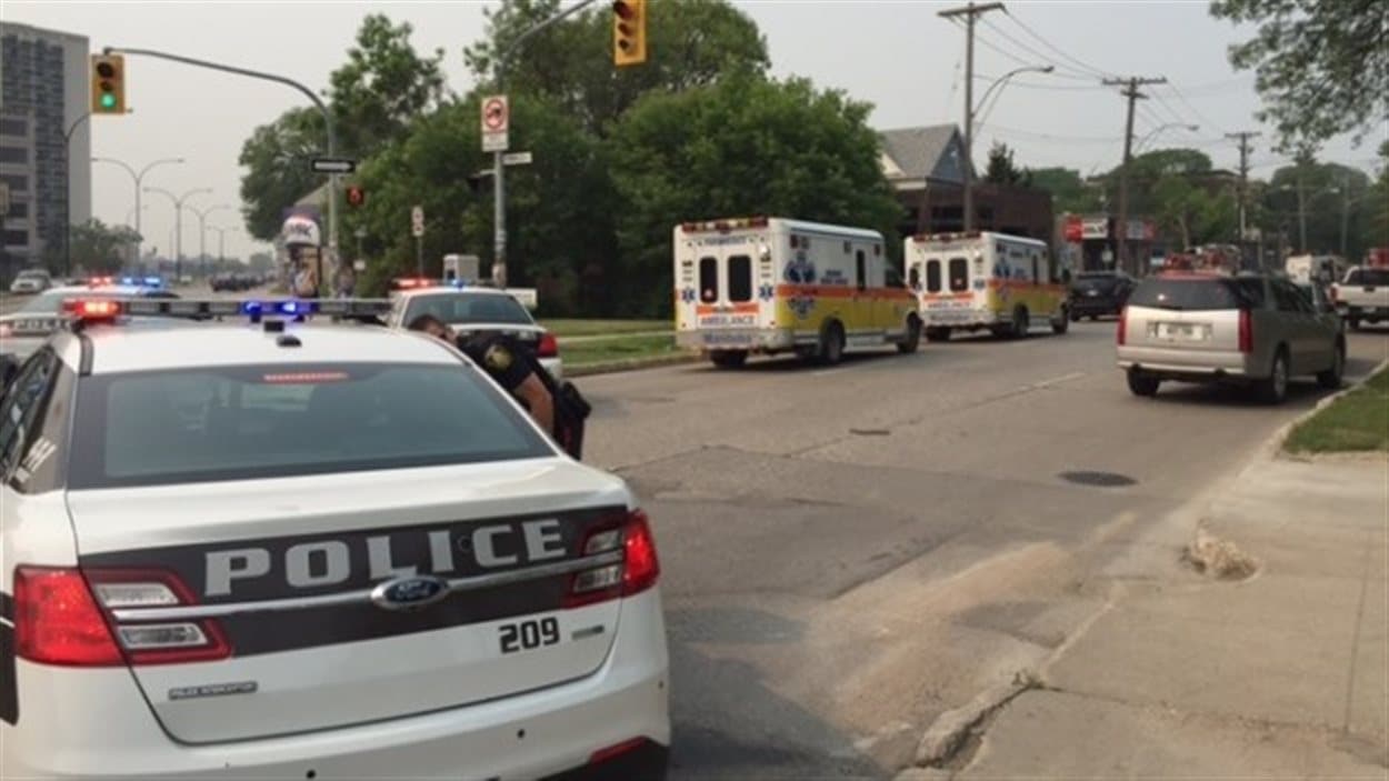 Les services d'ambulance, d'incendie et de police à Winnipeg n'ont pas assez de personnel pour assurer la prestation de services bilingues en tout temps. Les services d'ambulance, d'incendie et de police à Winnipeg n'ont pas assez de personnel pour assurer la prestation de services bilingues en tout temps.