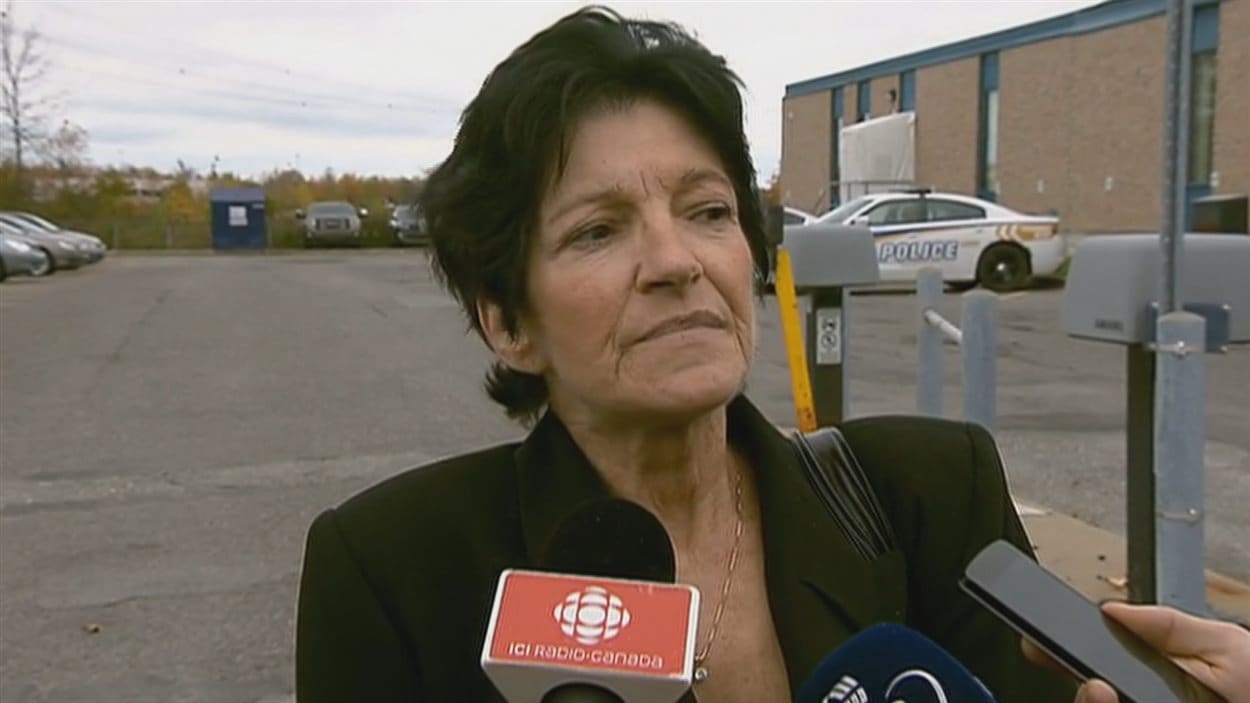 Manon Boyer, la tante d'Éloïse Dupuis, a déposé une plainte pour obtenir une enquête sur la mort de sa nièce à l'Hôtel-Dieu de Lévis. Manon Boyer, la tante d'Éloïse Dupuis, a déposé une plainte pour obtenir une enquête sur la mort de sa nièce à l'Hôtel-Dieu de Lévis.