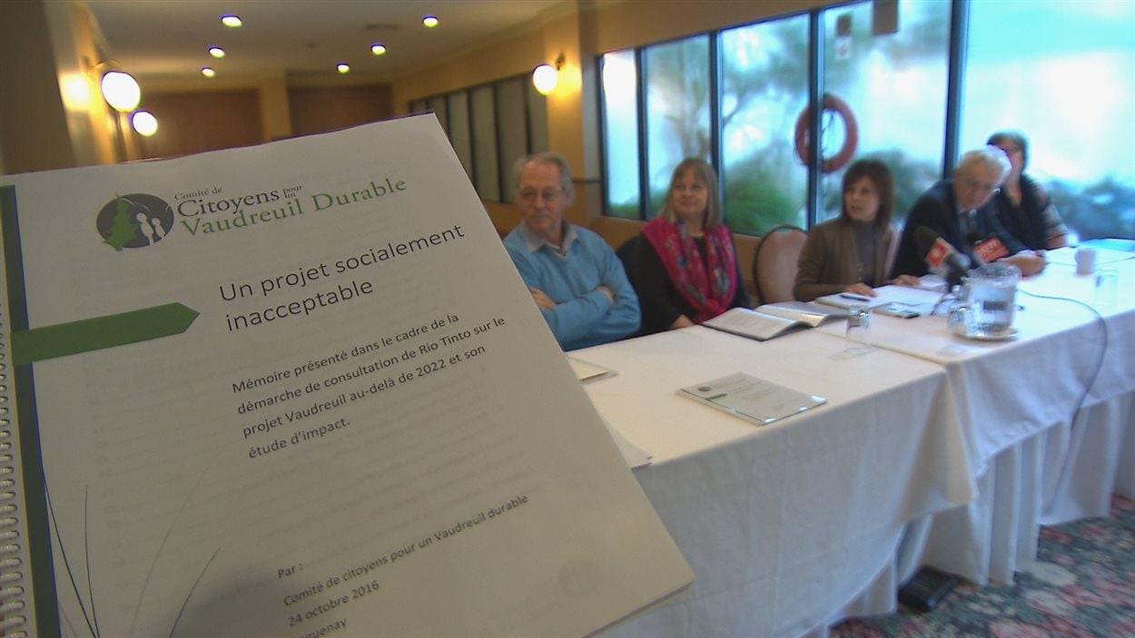Les membres du Comité pour un Vaudreuil durable ont présenté leur mémoire Les membres du Comité pour un Vaudreuil durable ont présenté leur mémoire