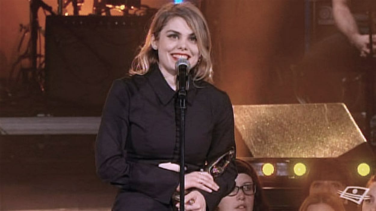 Coeur de pirate a remporté le prix de l'album anglophone de l'année avec « Roses » jeudi à l'occasion du Premier Gala de l'ADISQ. Coeur de pirate a remporté le prix de l'album anglophone de l'année avec « Roses » jeudi à l'occasion du Premier Gala de l'ADISQ.