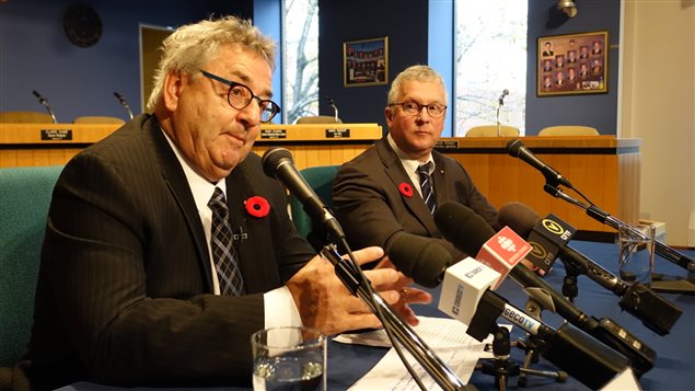 Éric Forest et Claude Périnet, directeur général à la Ville de Rimouski Éric Forest et Claude Périnet, directeur général à la Ville de Rimouski