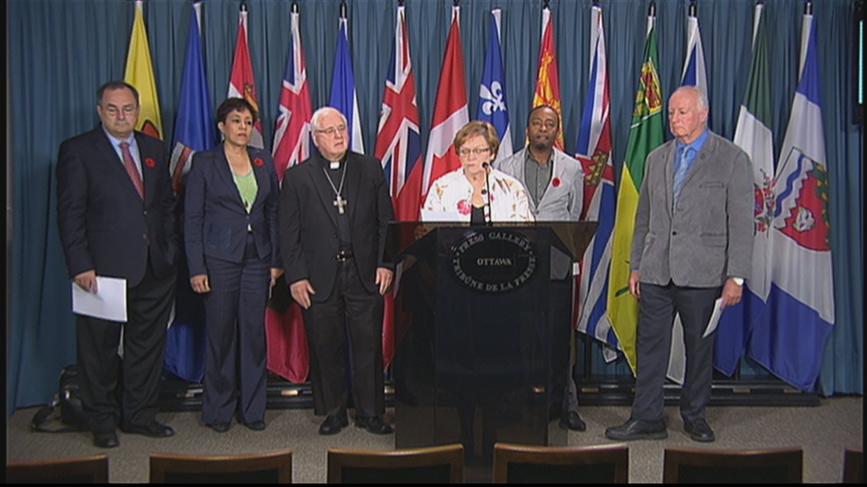 Dialogue Canada réclame le bilinguisme officiel à la Ville d'Ottawa. Dialogue Canada réclame le bilinguisme officiel à la Ville d'Ottawa.
