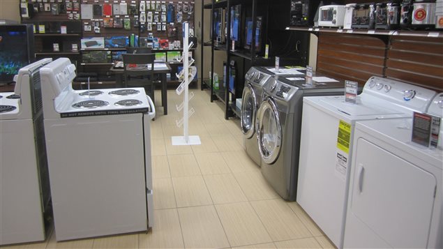 Des appareils électroménagers au magasin général. Des appareils électroménagers au magasin général.