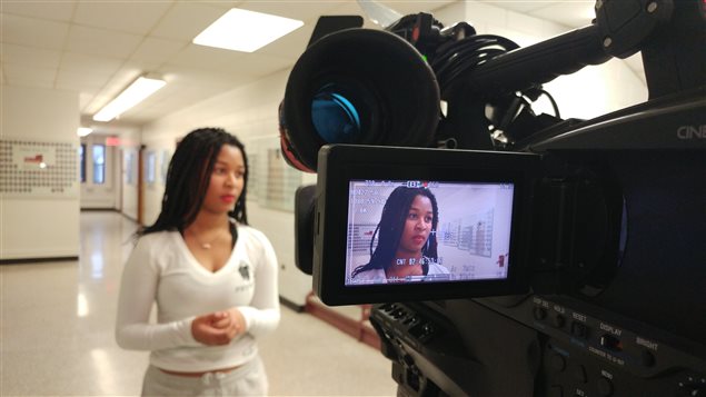 Pendant le tournage de Claudine, participante de Jeun'Info au Manitoba