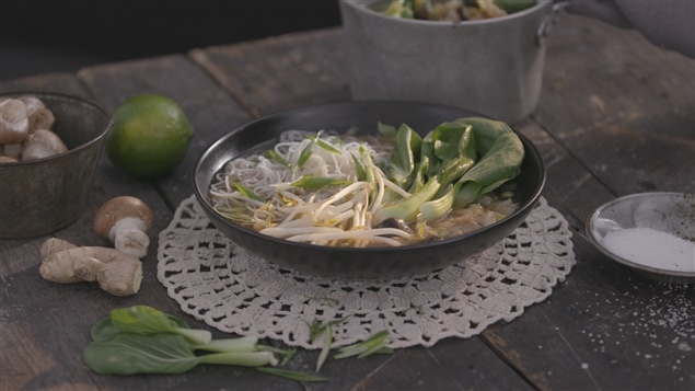 Soupe-repas au poisson blanc et aux nouilles de riz Soupe-repas au poisson blanc et aux nouilles de riz